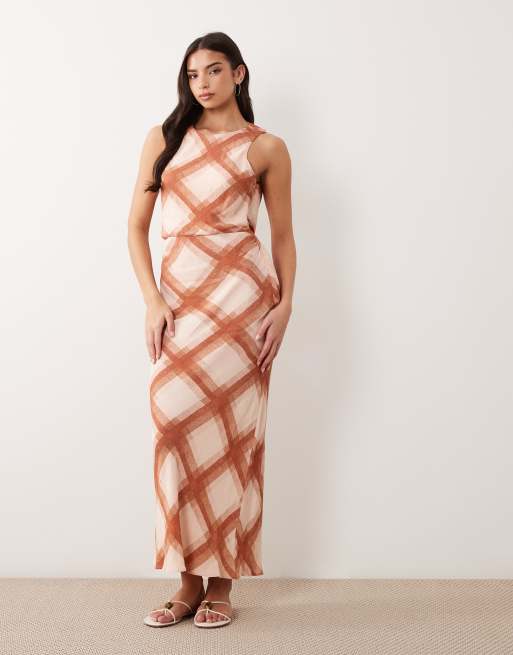 ASOS DESIGN - Draperet maxikjole med åben ryg, kantdetalje og tern i hørlook, 3 af 4