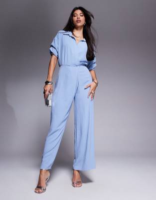 ASOS DESIGN - Drapierter Jumpsuit in Blau mit Kragen und weitem Bein