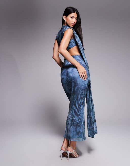 ASOS DESIGN – Drapiertes Maxikleid aus Netzstoff mit floralem Animalprint und Cut-out, 3 von 4