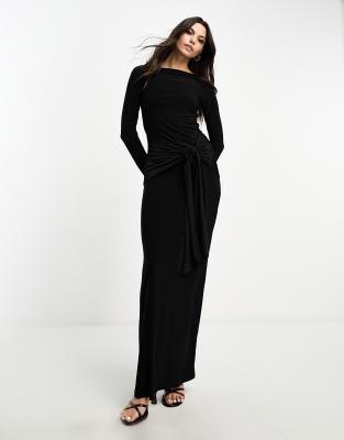 ASOS DESIGN - Drapiertes Maxikleid in Schwarz mit Bindegürtel vorne