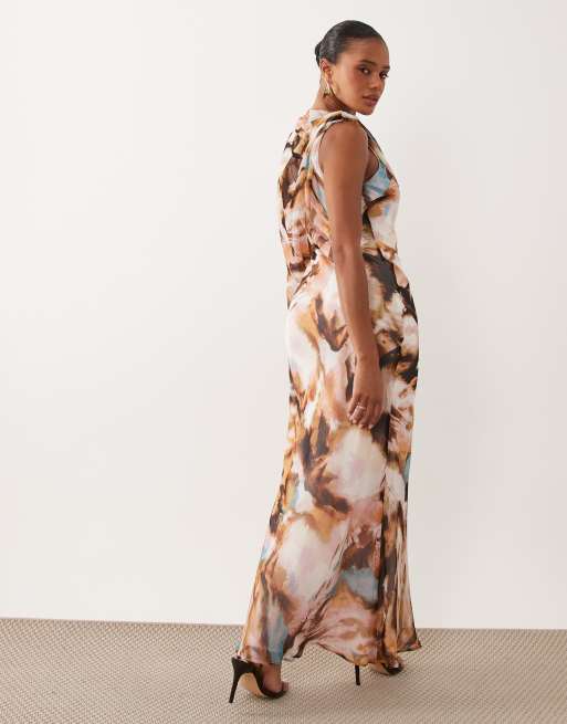 ASOS DESIGN – Drapiertes Maxikleid mit einem Ärmel, asymmetrischem Schnitt und abstraktem Muster in Braun und Blau, 4 von 4