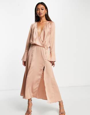 ASOS DESIGN - Drapiertes Midikleid in Bronze mit asymmetrischem Schnitt und Knopfdetail-Braun