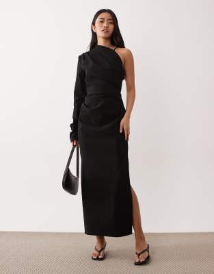 ASOS DESIGN - Drapiertes Midikleid in Schwarz mit One-Shoulder-Ärmel