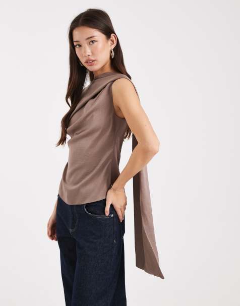 ASOS DESIGN – Drapiertes Oberteil aus Satin in Mokka mit Schaldetail - view 1