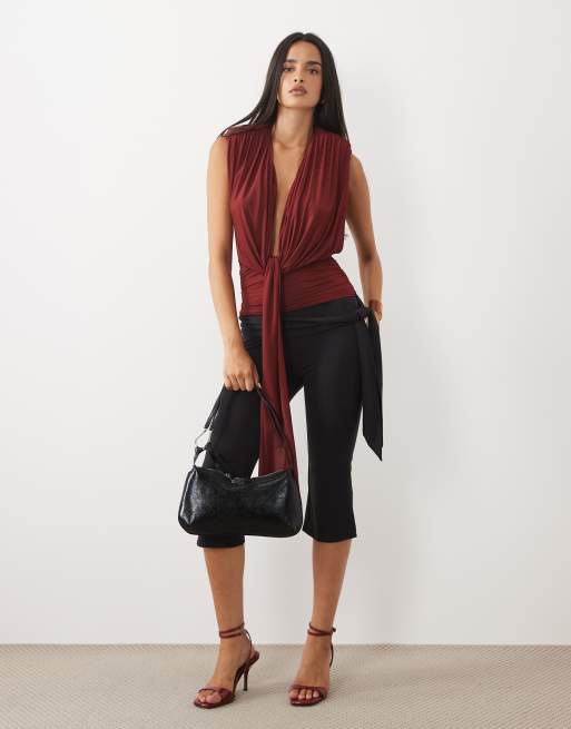ASOS DESIGN drapiertes Oberteil mit Schulterpolstern in Burgunderrot, 3 von 4