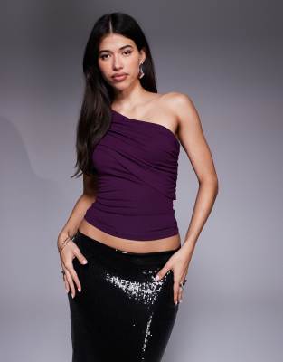 ASOS DESIGN - Drapiertes One-Shoulder-Oberteil in Feige-Lila