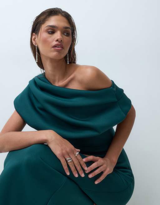 ASOS DESIGN drapiertes, schulterfreies, figurbetontes Maxikleid aus flaschengrünem Scuba-Material, 2 von 4