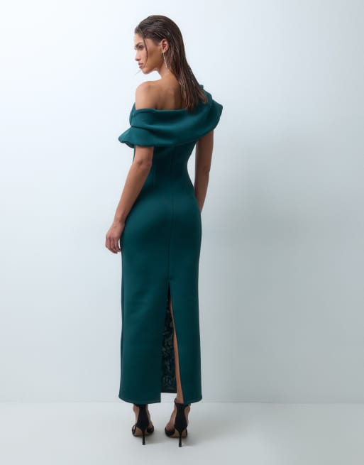 ASOS DESIGN drapiertes, schulterfreies, figurbetontes Maxikleid aus flaschengrünem Scuba-Material, 3 von 4
