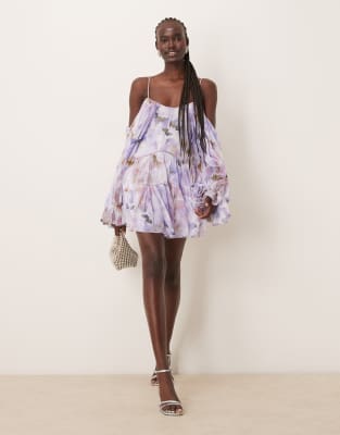 ASOS DESIGN - Drapiertes, schulterfreies, gestuftes Minikleid mit Spitzeneinsätzen und verschwommenem abstraktem Muster-...