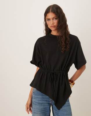 ASOS DESIGN - Drapiertes T-Shirt in Schwarz mit gebundener Taille