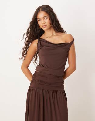 ASOS DESIGN - Drapiertes Tanktop in Schokobraun mit verdrehten Trägern