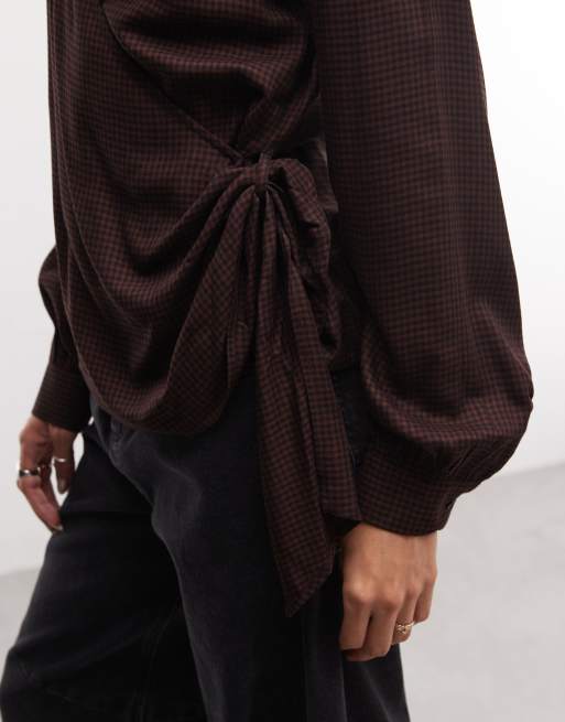 ASOS DESIGN drapowana kopertowa bluzka w czarno-brązową kratę, 3 z 4