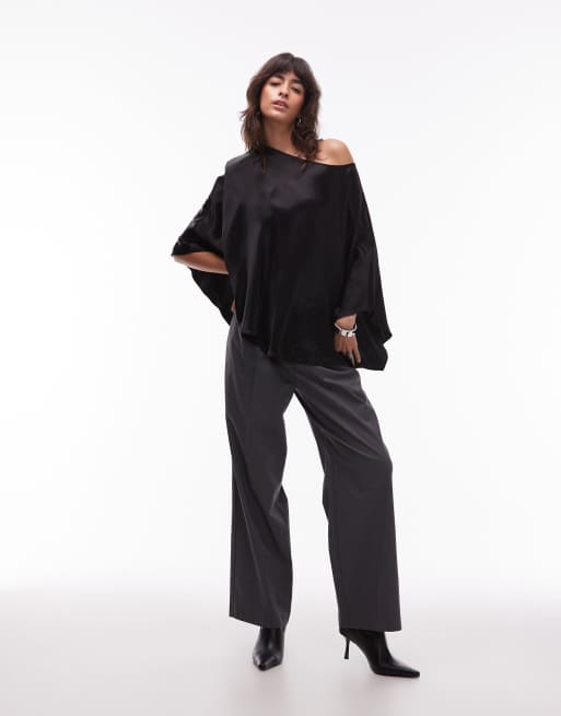 ASOS DESIGN – Drapowany satynowy top na jedno ramię w czarnym kolorze, 2 z 4