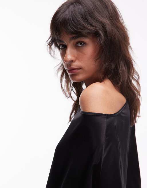 ASOS DESIGN – Drapowany satynowy top na jedno ramię w czarnym kolorze, 4 z 4