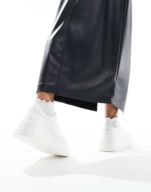 ASOS DESIGN Dream Sneakers met brede pasvorm en dikke zool in wit ASOS