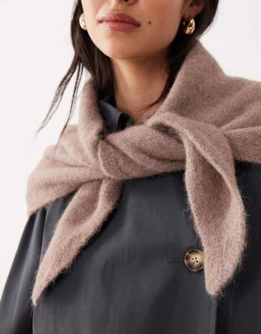 ASOS DESIGN – Dreieckiger Schal aus Alpaka-Wollmix in Beige, 2 von 3