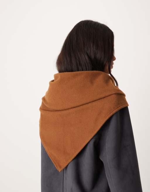 ASOS DESIGN – Dreiecksschal aus Webstoff in Tobaccobraun, 2 von 3