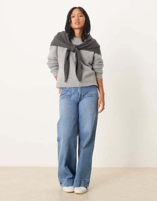 ASOS DESIGN – Dreiecksschal aus Wollstrick in Anthrazit, 2 von 3