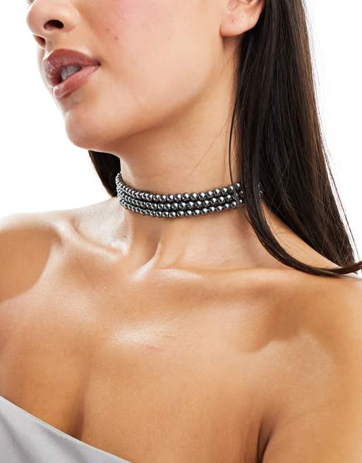 ASOS DESIGN – Dreireihige Choker-Halskette in Dunkelgrau mit Kunstperlen-Design