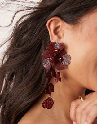 drop earrings with 3D floral design in burgundy-Red