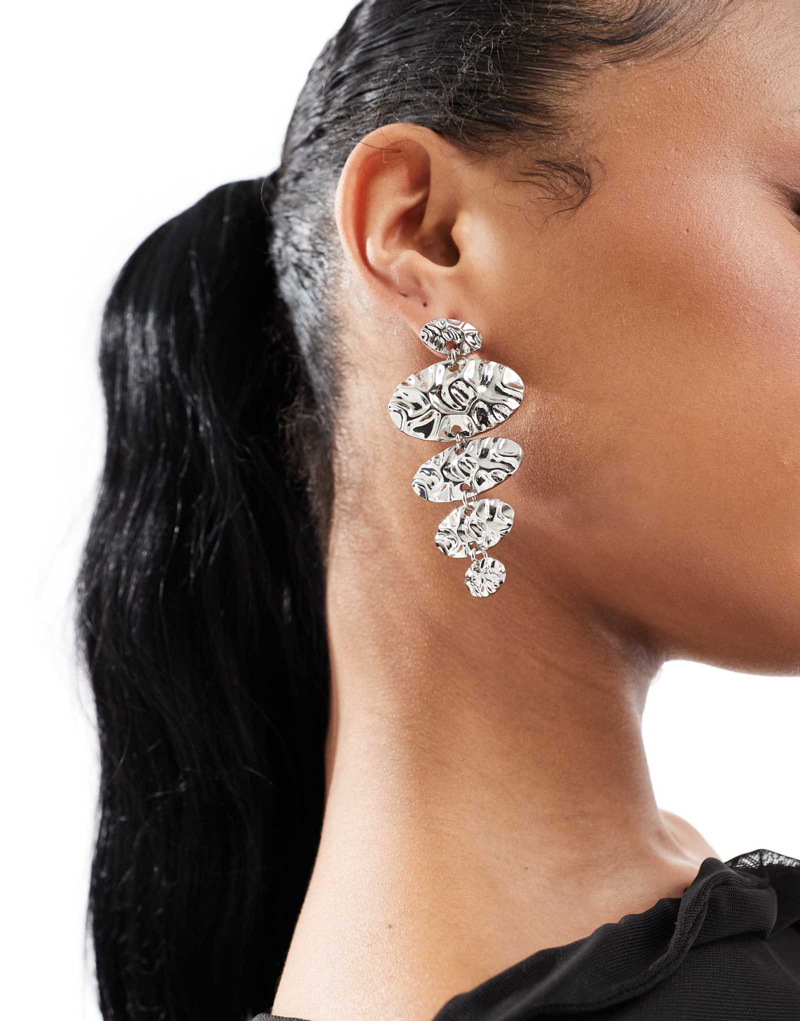 ДИЗАЙНЕРСКИЕ серьги-капли ASOS с круглыми деталями серебристого оттенка
