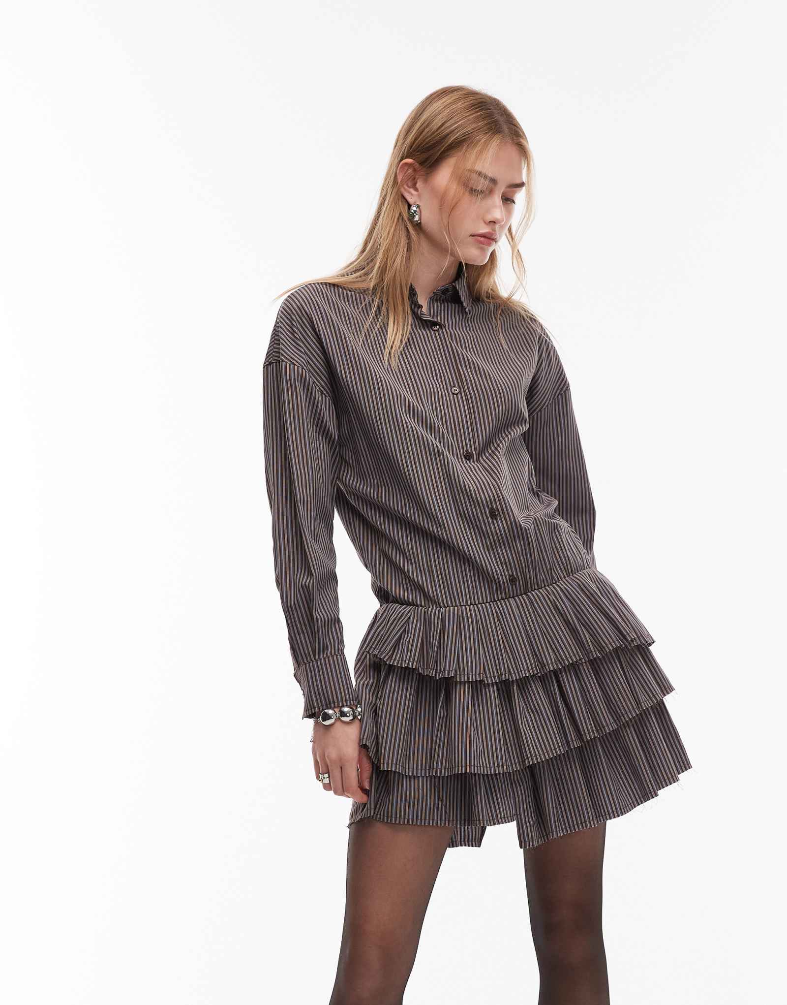 ДИЗАЙНЕРСКОЕ мини-платье-рубашка ASOS с заниженной талией и плиссированной юбкой в коричневую и синюю полоску