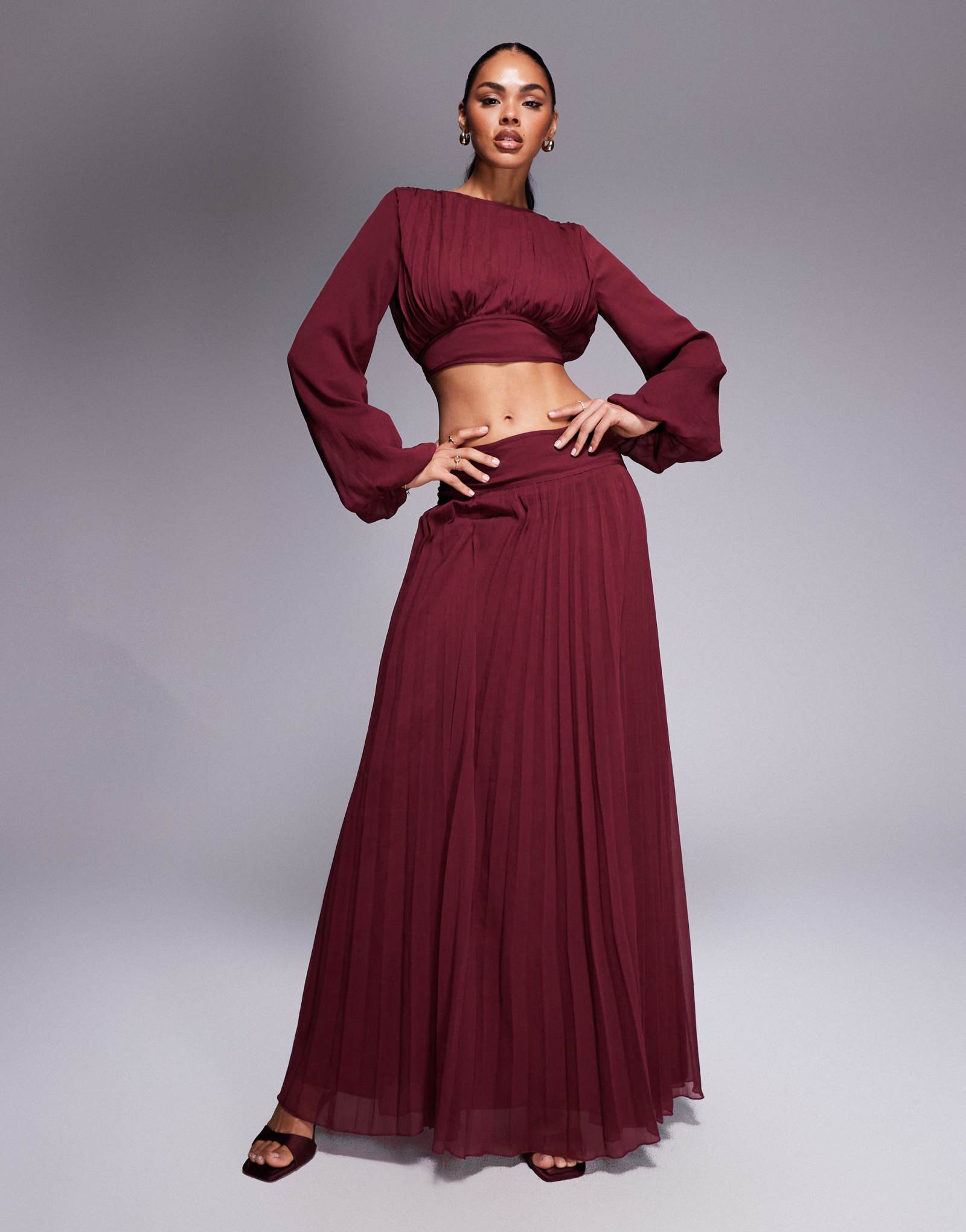Плиссированная макси-юбка с заниженной талией от ASOS DESIGN темно-вишневого цвета