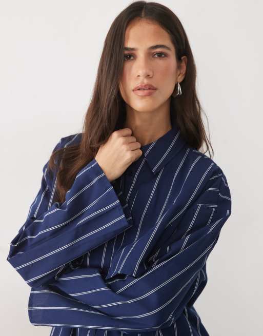 ASOS DESIGN dubbellaags boxy overhemd met manchetdetail in marineblauwe streep, 3 van 4