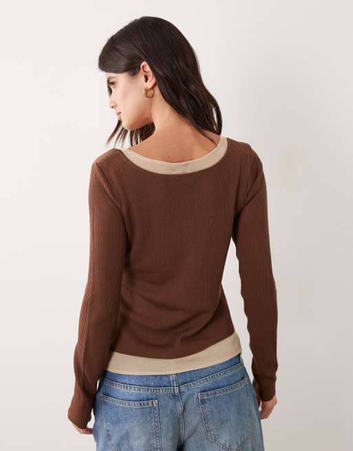 ASOS DESIGN dubbellager topp med djup halsringning och skir effekt i choklad, 4 av 4