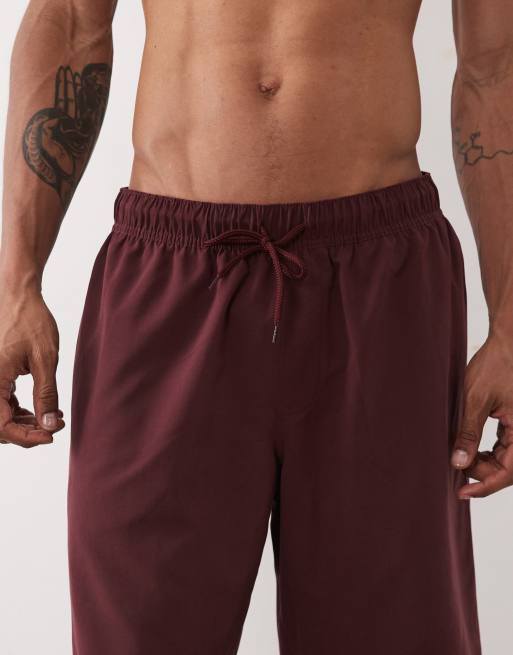 ASOS DESIGN – Długie bordowe szorty kąpielowe, 3 z 5