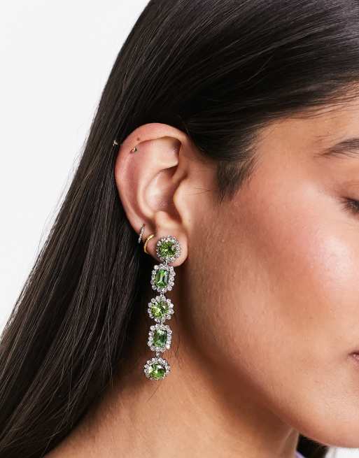 ASOS DESIGN – Długie kolczyki w kolorze srebra z różnymi zielonymi kryształkami