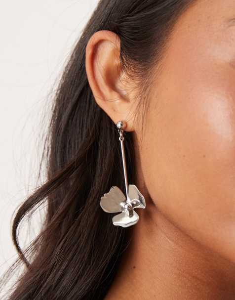 ASOS DESIGN – Długie kolczyki w kształcie kwiatka w kolorze srebrnym - view 1