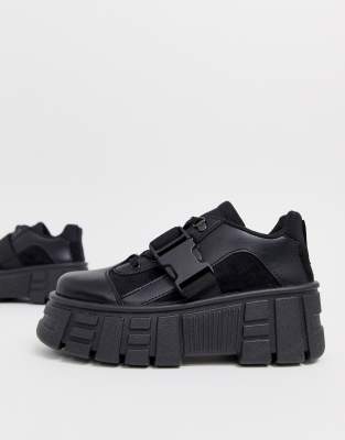 all black chunky trainers