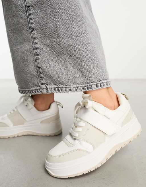 ASOS DESIGN Duplex Sneakers met klittenband in wit ASOS