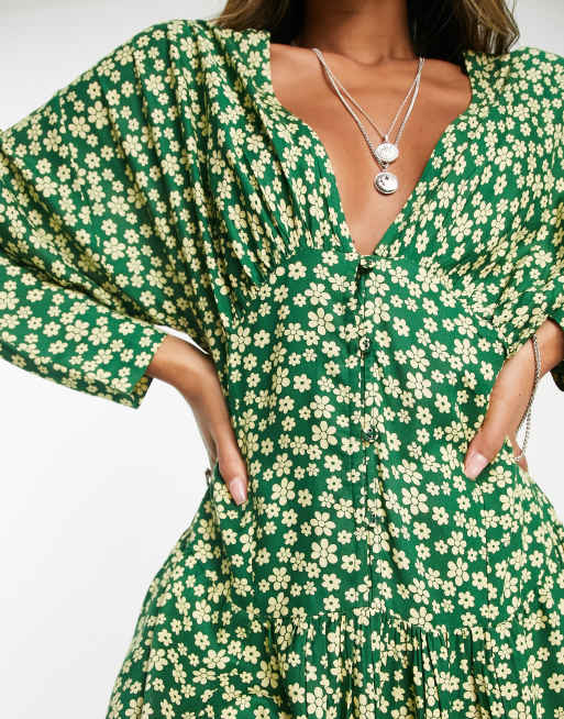 ASOS DESIGN – Durchgeknöpftes Midi-Freizeitkleid in Grün mit Fledermausärmeln und Gänseblümchenmuster, 3 von 4