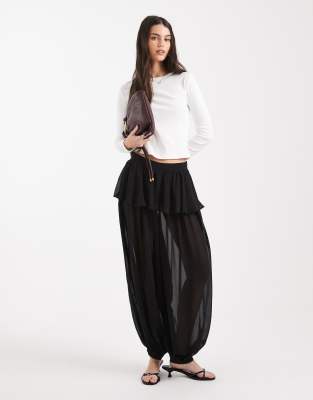 ASOS DESIGN - Durchscheinende Ballonhose in Schwarz mit Rock-Overlay
