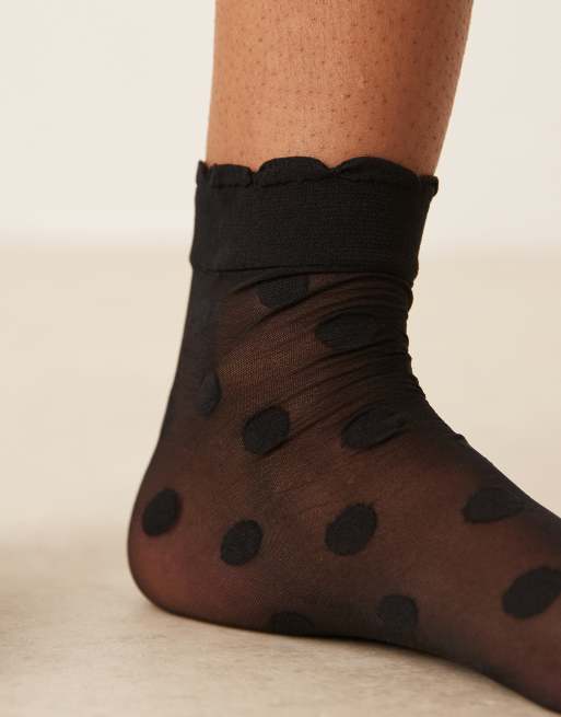 ASOS DESIGN – Durchscheinende knöchelhohe Socken in Schwarz mit Punkten und Rüschensaum, 3 von 3