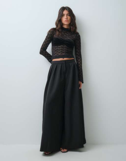 ASOS DESIGN durchsichtiges Spitzenoberteil mit hohem Kragen und langen Ärmeln mit Samt-Bustier-Overlay in Schwarz, 2 von 9
