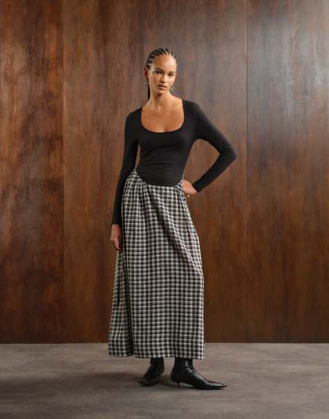 ASOS DESIGN – Dwuczęściowa sukienka maxi w czarno-białą kratkę z dekoltem w kształcie litery U i długimi rękawami - view 1