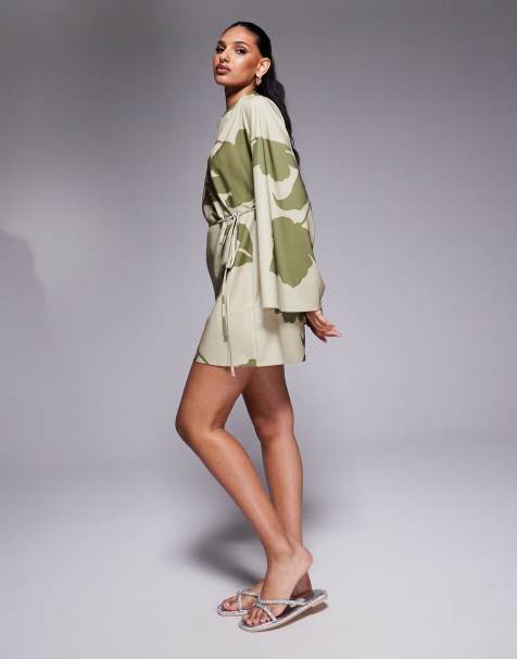 ASOS DESIGN – Dwukolorowa sukienka mini z kimonowymi rękawami w kwiatowy wzór - view 1