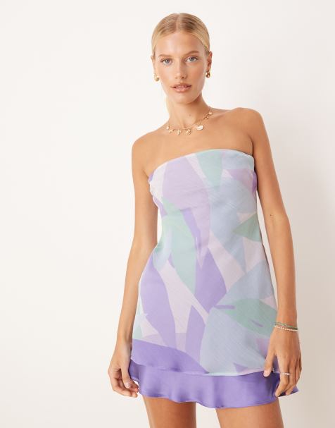 ASOS DESIGN – Dwuwarstwowa sukienka mini z dekoltem bandeau w abstrakcyjny fioletowy wzór - view 1
