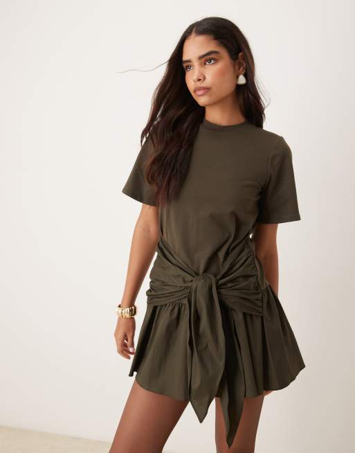ASOS DESIGN - Dyb olivengrøn T-shirt-minikjole med bindebånd foran og poplin-skørt, 2 af 4