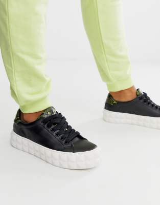 ASOS DESIGN - Dynamite - Sneakers nere e lime pitonate con suola a rombi-Nero