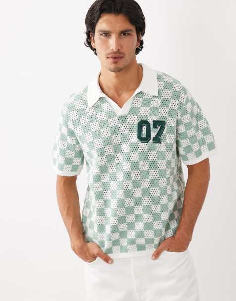 ASOS DESIGN – Dzianinowa koszulka polo o luźnym kroju z krótkimi rękawami i wycięciem przy dekolcie w szachownicę w kolorze zielonym i ecru z grafiką 07 - view 1