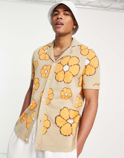 ASOS DESIGN – Dzianinowa koszulka polo z kwiatowym wzorem w kolorze musztardowym