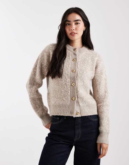 ASOS DESIGN – Dzianinowy kardigan we wzór w jelenie plamki z zapięciem na guziki w kolorze złota