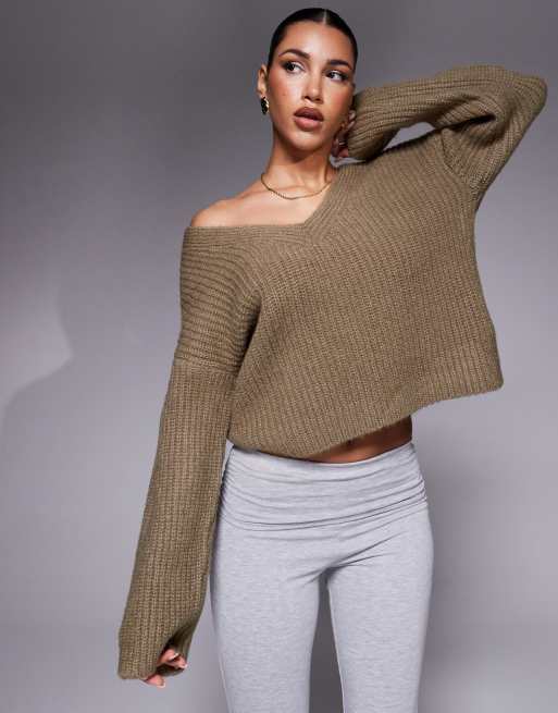 ASOS DESIGN – Dzianinowy sweter oversize z dekoltem w szpic w kolorze mokki