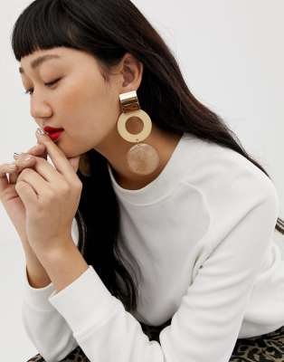 ASOS DESIGN  Wyraziste okr?g?e kolczyki z imitacji ?ywicy w kolorze z?otym Z?oty