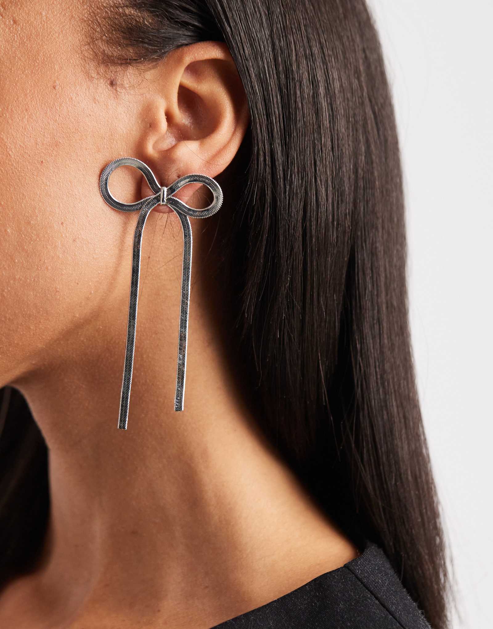 ДИЗАЙНЕРСКИЕ серьги ASOS с бантиками серебристого оттенка