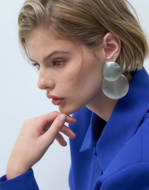 ASOS DESIGN earrings with double drop discs in brushed silver, 2 of 4